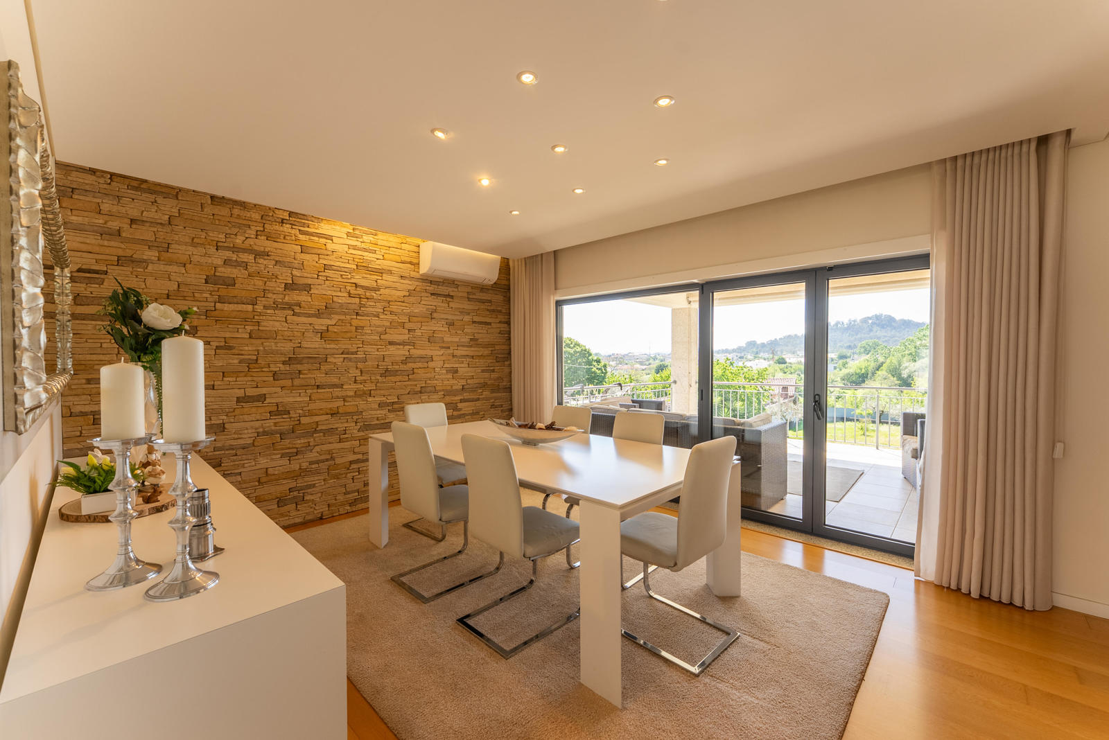 DINNINGROOM2